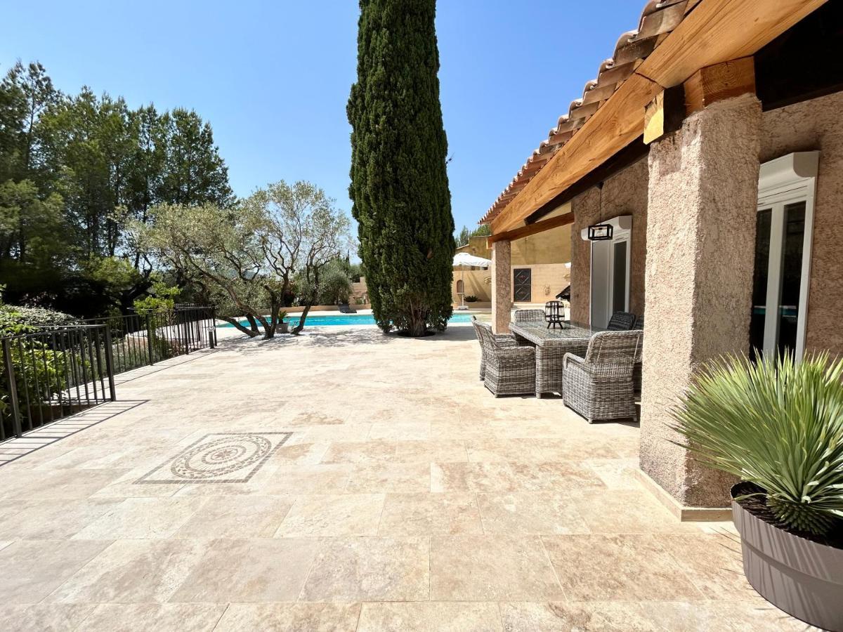 Villa De Charme En Campagne Avec Piscine Privee Et Nature Luxuriante เลอโบสเซต์ ภายนอก รูปภาพ